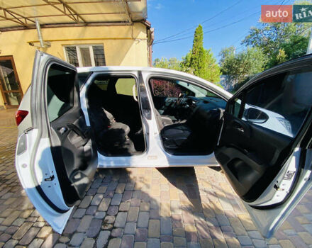 Белый Опель Мерива, объемом двигателя 1.69 л и пробегом 245 тыс. км за 6800 $, фото 4 на Automoto.ua