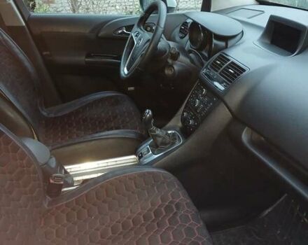 Білий Опель Меріва, об'ємом двигуна 1.63 л та пробігом 108 тис. км за 9000 $, фото 4 на Automoto.ua