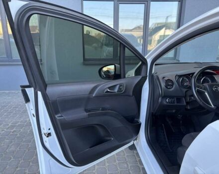 Белый Опель Мерива, объемом двигателя 1.6 л и пробегом 251 тыс. км за 7999 $, фото 2 на Automoto.ua