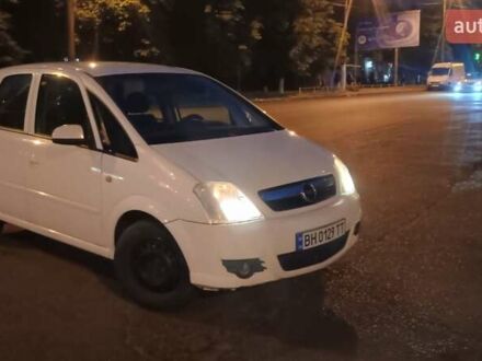 Белый Опель Мерива, объемом двигателя 1.3 л и пробегом 200 тыс. км за 3800 $, фото 1 на Automoto.ua