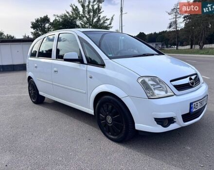 Белый Опель Мерива, объемом двигателя 1.7 л и пробегом 243 тыс. км за 3300 $, фото 1 на Automoto.ua
