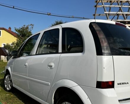 Белый Опель Мерива, объемом двигателя 1.6 л и пробегом 268 тыс. км за 3800 $, фото 1 на Automoto.ua