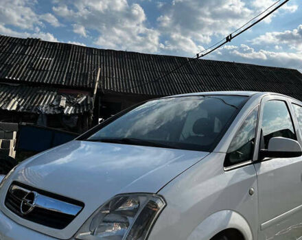 Белый Опель Мерива, объемом двигателя 1.6 л и пробегом 274 тыс. км за 4500 $, фото 1 на Automoto.ua