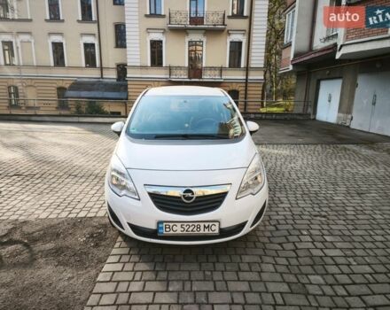 Белый Опель Мерива, объемом двигателя 1.69 л и пробегом 210 тыс. км за 7000 $, фото 1 на Automoto.ua