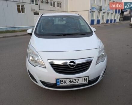 Белый Опель Мерива, объемом двигателя 1.25 л и пробегом 300 тыс. км за 5700 $, фото 1 на Automoto.ua