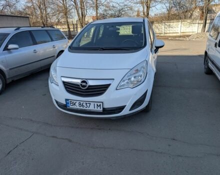 Белый Опель Мерива, объемом двигателя 1.2 л и пробегом 300 тыс. км за 5500 $, фото 1 на Automoto.ua