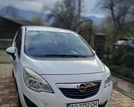 Белый Опель Мерива, объемом двигателя 1.3 л и пробегом 241 тыс. км за 6500 $, фото 1 на Automoto.ua