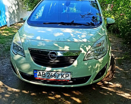 Белый Опель Мерива, объемом двигателя 1.4 л и пробегом 200 тыс. км за 8700 $, фото 1 на Automoto.ua