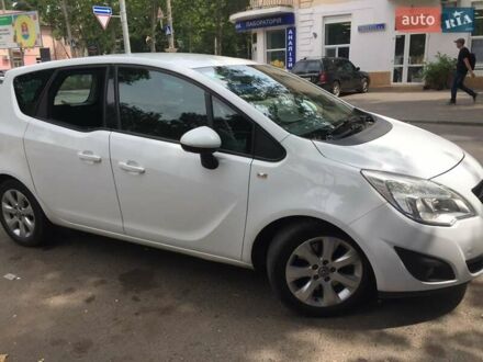 Белый Опель Мерива, объемом двигателя 1.69 л и пробегом 300 тыс. км за 7000 $, фото 1 на Automoto.ua