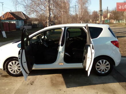 Белый Опель Мерива, объемом двигателя 1.2 л и пробегом 230 тыс. км за 7499 $, фото 1 на Automoto.ua