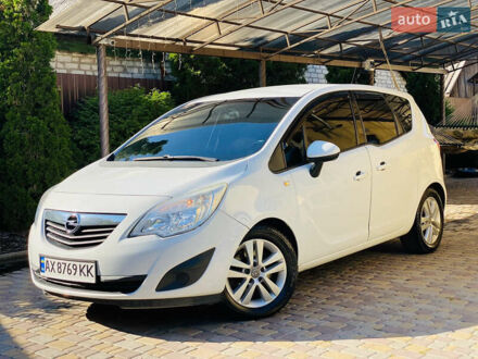 Белый Опель Мерива, объемом двигателя 1.69 л и пробегом 241 тыс. км за 6800 $, фото 1 на Automoto.ua