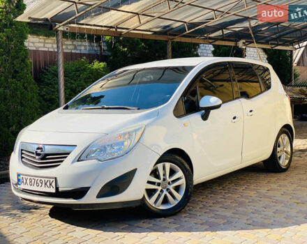 Белый Опель Мерива, объемом двигателя 1.69 л и пробегом 241 тыс. км за 6800 $, фото 1 на Automoto.ua