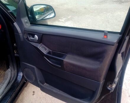 Черный Опель Мерива, объемом двигателя 1.7 л и пробегом 293 тыс. км за 4900 $, фото 11 на Automoto.ua