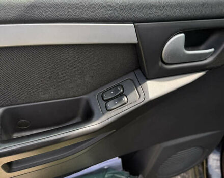 Черный Опель Мерива, объемом двигателя 1.6 л и пробегом 157 тыс. км за 3600 $, фото 19 на Automoto.ua