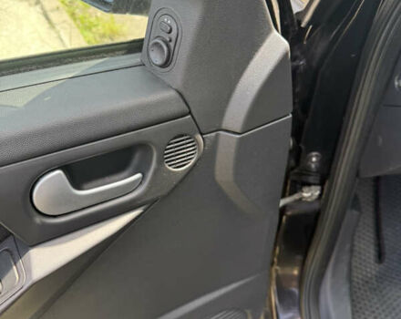 Черный Опель Мерива, объемом двигателя 1.6 л и пробегом 157 тыс. км за 3600 $, фото 2 на Automoto.ua