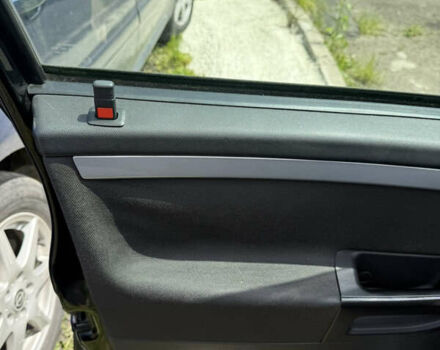 Черный Опель Мерива, объемом двигателя 1.6 л и пробегом 157 тыс. км за 3600 $, фото 4 на Automoto.ua