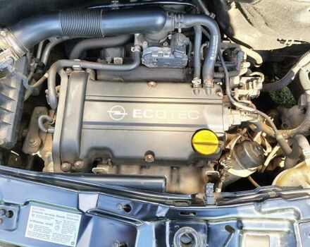 Черный Опель Мерива, объемом двигателя 1.36 л и пробегом 184 тыс. км за 5000 $, фото 3 на Automoto.ua