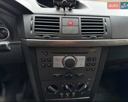 Черный Опель Мерива, объемом двигателя 1.6 л и пробегом 262 тыс. км за 4100 $, фото 17 на Automoto.ua