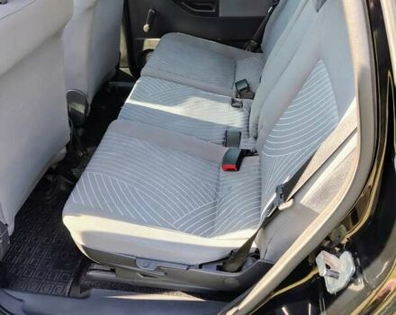 Черный Опель Мерива, объемом двигателя 1.36 л и пробегом 184 тыс. км за 5000 $, фото 6 на Automoto.ua