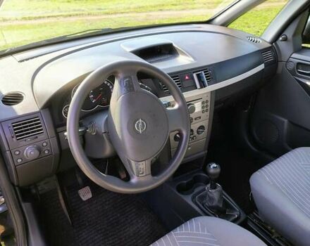 Черный Опель Мерива, объемом двигателя 1.36 л и пробегом 184 тыс. км за 5000 $, фото 4 на Automoto.ua