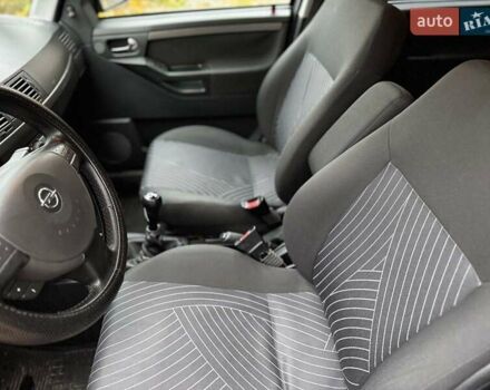 Черный Опель Мерива, объемом двигателя 1.6 л и пробегом 262 тыс. км за 4740 $, фото 24 на Automoto.ua