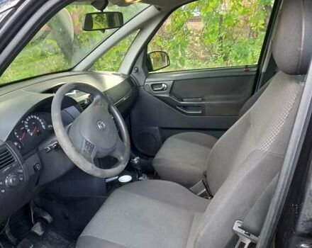 Черный Опель Мерива, объемом двигателя 1.6 л и пробегом 145 тыс. км за 2350 $, фото 5 на Automoto.ua