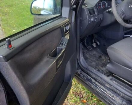 Черный Опель Мерива, объемом двигателя 1.6 л и пробегом 145 тыс. км за 2350 $, фото 4 на Automoto.ua