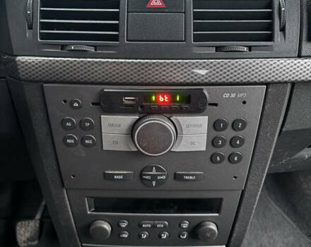 Черный Опель Мерива, объемом двигателя 1.6 л и пробегом 158 тыс. км за 4500 $, фото 22 на Automoto.ua