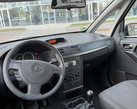 Черный Опель Мерива, объемом двигателя 1.6 л и пробегом 255 тыс. км за 4199 $, фото 12 на Automoto.ua