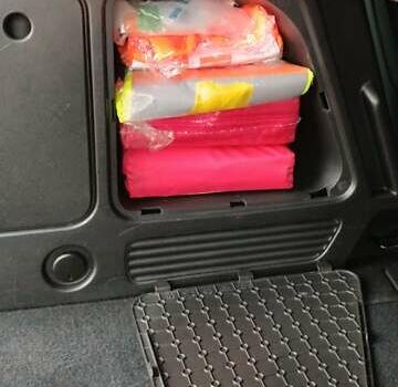 Черный Опель Мерива, объемом двигателя 1.36 л и пробегом 172 тыс. км за 7500 $, фото 7 на Automoto.ua