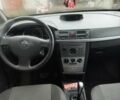 Черный Опель Мерива, объемом двигателя 1.8 л и пробегом 211 тыс. км за 3900 $, фото 1 на Automoto.ua