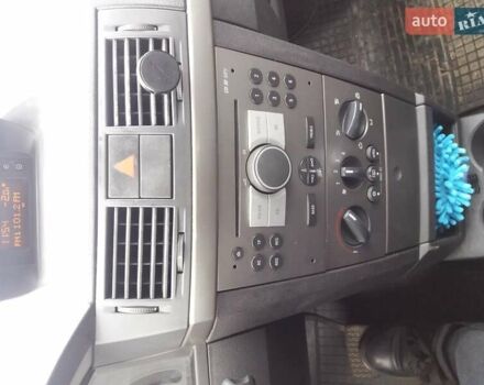 Черный Опель Мерива, объемом двигателя 1.6 л и пробегом 225 тыс. км за 4900 $, фото 7 на Automoto.ua