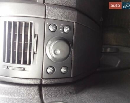 Черный Опель Мерива, объемом двигателя 1.6 л и пробегом 225 тыс. км за 4900 $, фото 5 на Automoto.ua