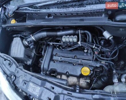 Черный Опель Мерива, объемом двигателя 1.4 л и пробегом 205 тыс. км за 5500 $, фото 5 на Automoto.ua