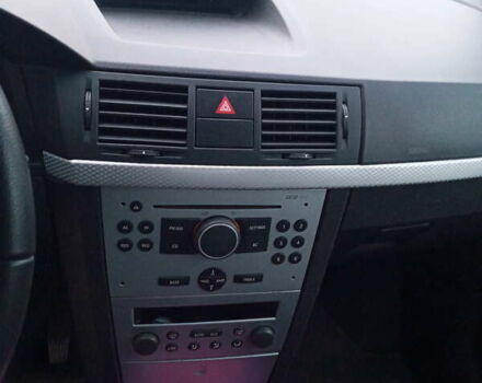 Черный Опель Мерива, объемом двигателя 1.2 л и пробегом 205 тыс. км за 6500 $, фото 7 на Automoto.ua