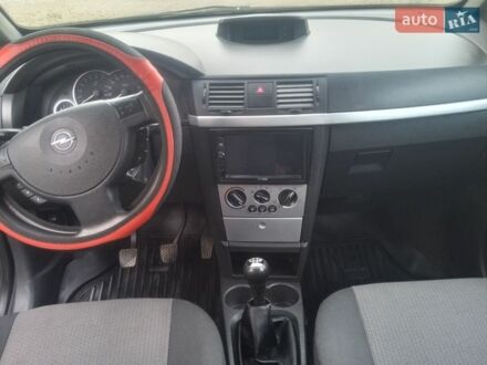 Черный Опель Мерива, объемом двигателя 1.6 л и пробегом 300 тыс. км за 3000 $, фото 1 на Automoto.ua