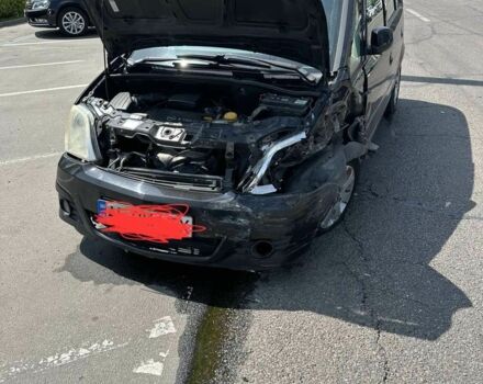 Черный Опель Мерива, объемом двигателя 0 л и пробегом 300 тыс. км за 1800 $, фото 1 на Automoto.ua