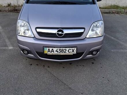 Фиолетовый Опель Мерива, объемом двигателя 1.6 л и пробегом 156 тыс. км за 5700 $, фото 1 на Automoto.ua