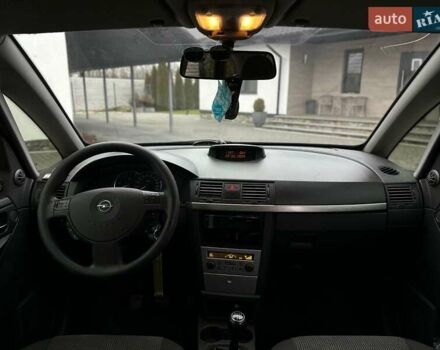 Красный Опель Мерива, объемом двигателя 1.6 л и пробегом 274 тыс. км за 2550 $, фото 8 на Automoto.ua