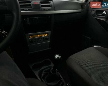 Красный Опель Мерива, объемом двигателя 1.6 л и пробегом 274 тыс. км за 2550 $, фото 10 на Automoto.ua