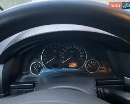 Красный Опель Мерива, объемом двигателя 1.6 л и пробегом 236 тыс. км за 4800 $, фото 4 на Automoto.ua