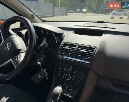 Красный Опель Мерива, объемом двигателя 1.69 л и пробегом 172 тыс. км за 8200 $, фото 19 на Automoto.ua