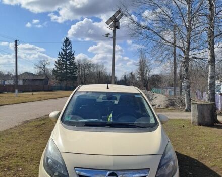 Желтый Опель Мерива, объемом двигателя 1.4 л и пробегом 410 тыс. км за 5000 $, фото 1 на Automoto.ua