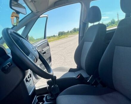 Серый Опель Мерива, объемом двигателя 1.6 л и пробегом 230 тыс. км за 4500 $, фото 2 на Automoto.ua