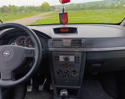 Серый Опель Мерива, объемом двигателя 1.8 л и пробегом 330 тыс. км за 3600 $, фото 1 на Automoto.ua