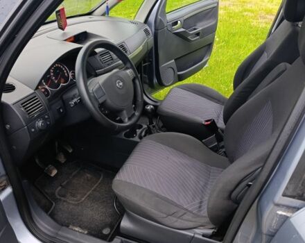 Серый Опель Мерива, объемом двигателя 1.8 л и пробегом 330 тыс. км за 3600 $, фото 2 на Automoto.ua