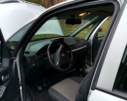 Серый Опель Мерива, объемом двигателя 1.6 л и пробегом 220 тыс. км за 4400 $, фото 2 на Automoto.ua