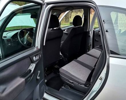 Серый Опель Мерива, объемом двигателя 1.6 л и пробегом 220 тыс. км за 4400 $, фото 2 на Automoto.ua