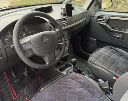 Серый Опель Мерива, объемом двигателя 1.69 л и пробегом 262 тыс. км за 3900 $, фото 5 на Automoto.ua