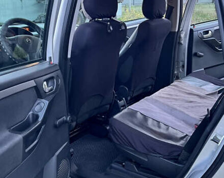 Серый Опель Мерива, объемом двигателя 1.7 л и пробегом 304 тыс. км за 5000 $, фото 13 на Automoto.ua